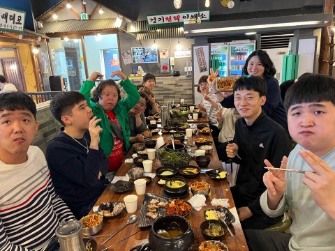 5월 식도락 여행(지역식당: 옛날보쌈) 및 훈련생 생일파티